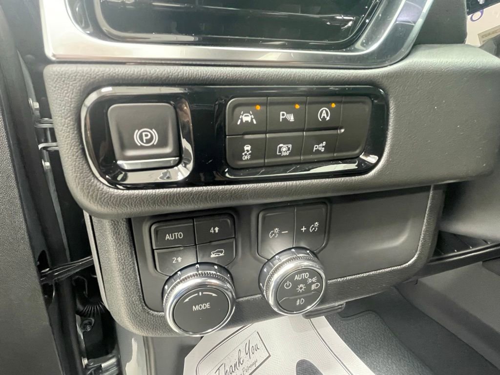 New 2026 GMC Yukon XL Denali w/ Sun & Power Step Package AWD/4WD image 21