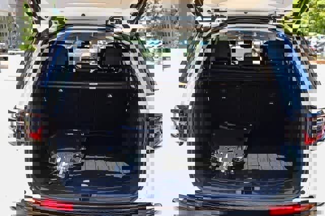 New 2024 Land Rover Discovery Sport S image 26