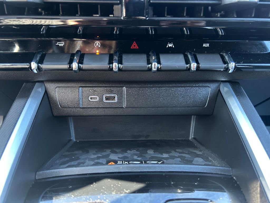 Used 2024 Chevrolet Colorado LT w/ LT Convenience Package II image 27