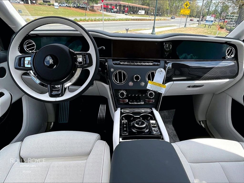 New 2026 Rolls-Royce Cullinan Black Badge image 5