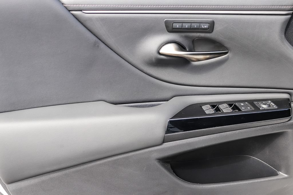 Used 2025 Lexus ES 300h w/ Premium Package FWD image 20