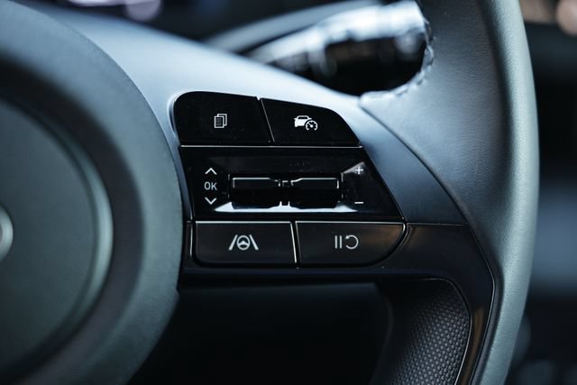 Certified 2025 Hyundai Elantra Sport FWD image 32