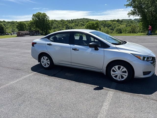 Used 2024 Nissan Versa S FWD image 5