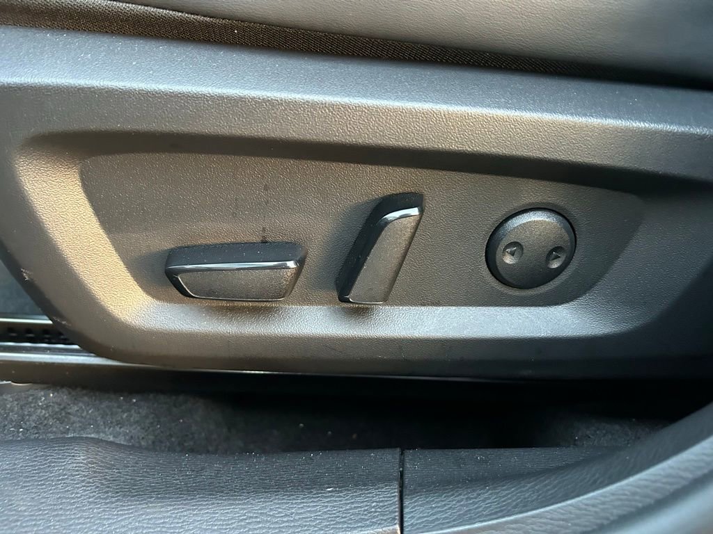 Used 2025 Mitsubishi Outlander SE image 16