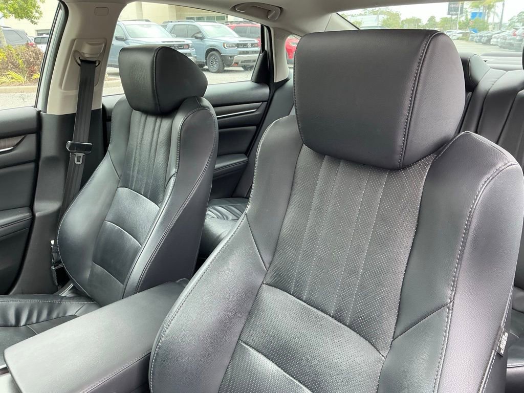 Used 2018 Honda Accord Touring image 23
