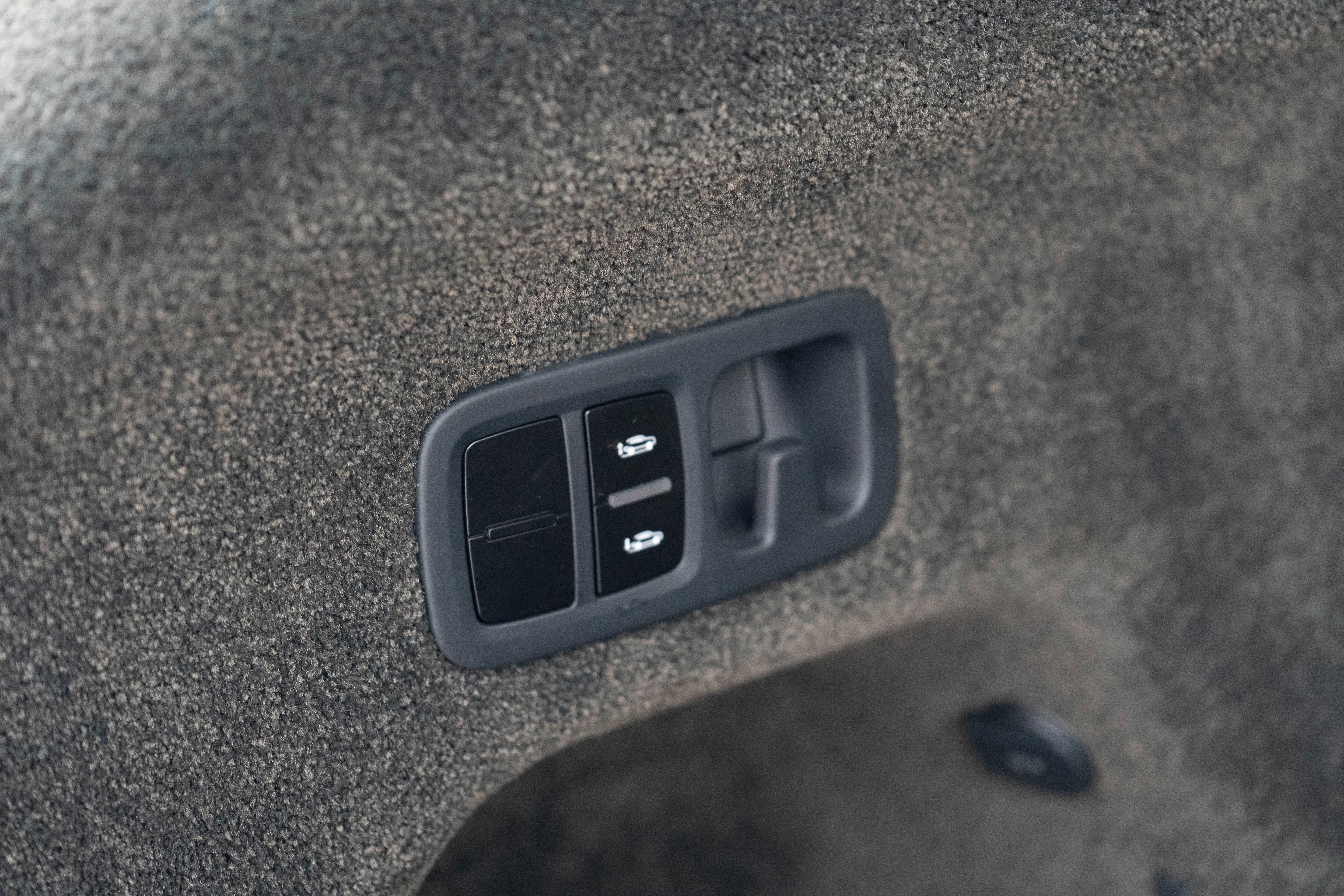 Used 2017 Bentley Bentayga image 47