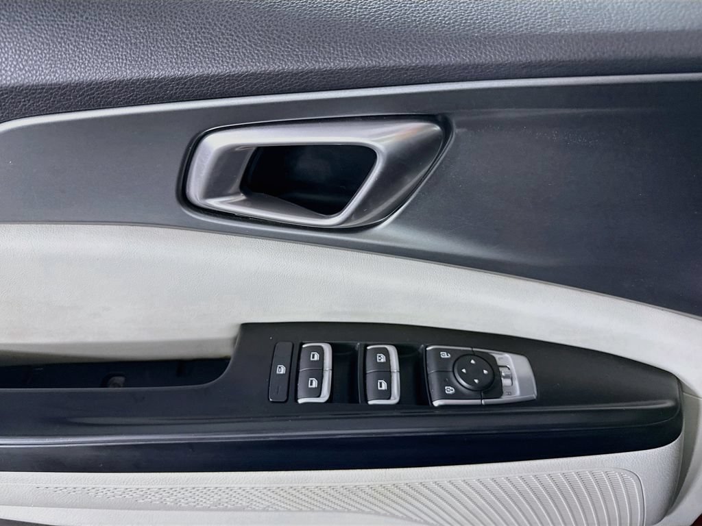 Used 2022 Kia Carnival LX FWD image 22
