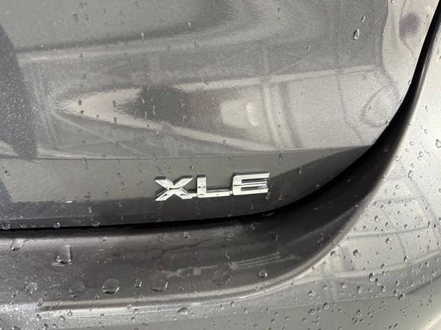 Used 2022 Toyota Highlander XLE AWD/4WD image 10