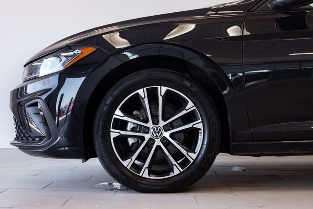Used 2025 Volkswagen Jetta Sport image 23