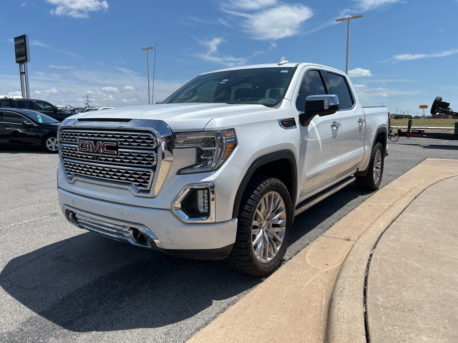 Used 2019 GMC Sierra 1500 Denali w/ Denali Ultimate Package AWD/4WD image 1