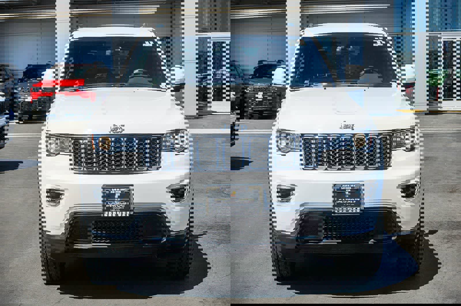 Used 2021 Jeep Grand Cherokee Laredo X image 2