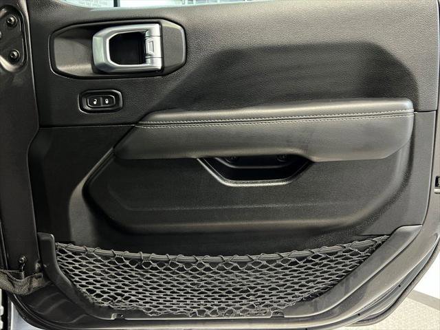 Certified 2022 Jeep Wrangler Unlimited Sahara w/ Cold Weather Group image 16