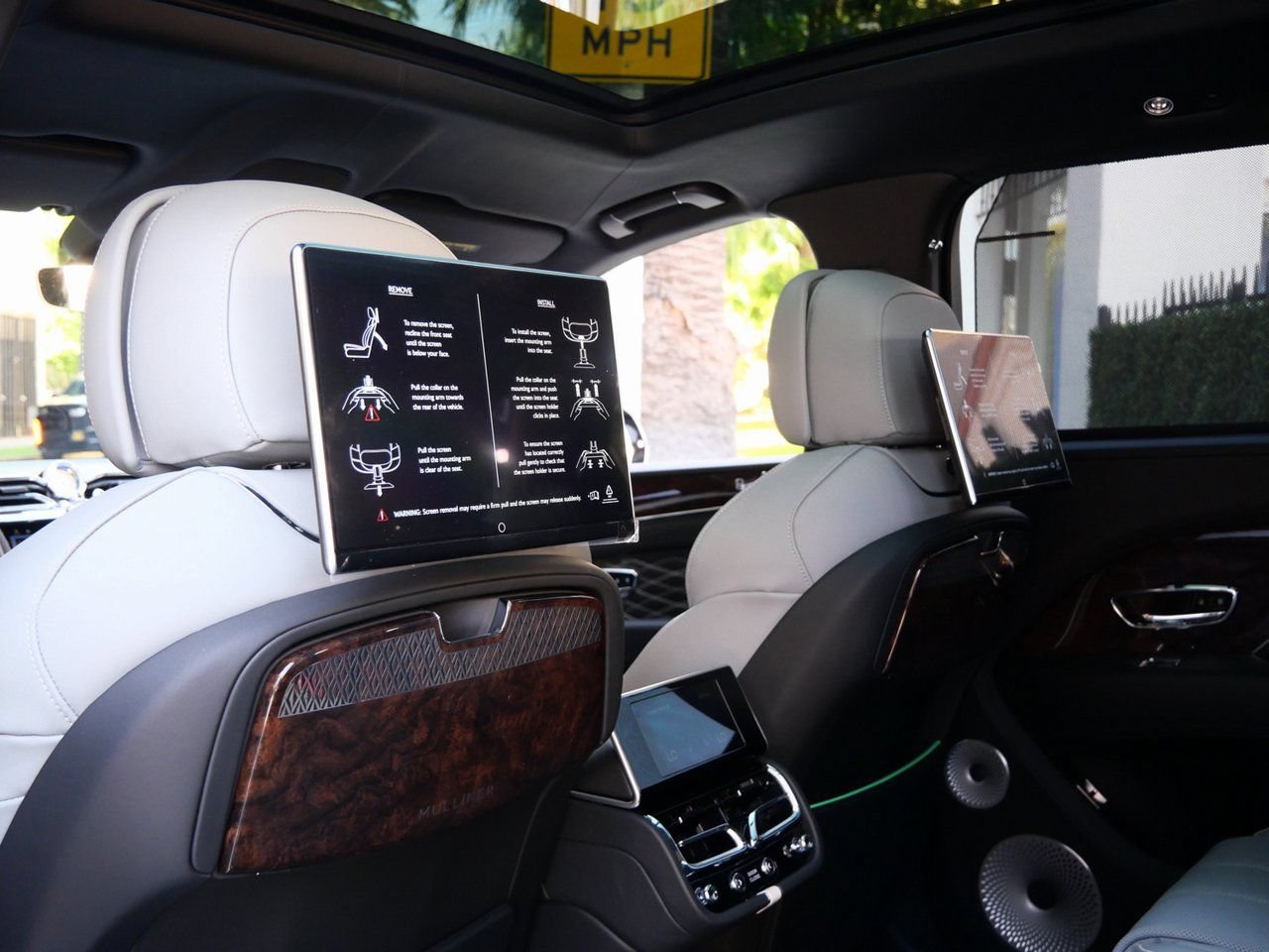 Used 2025 Bentley Bentayga Extended Wheelbase AWD/4WD image 23