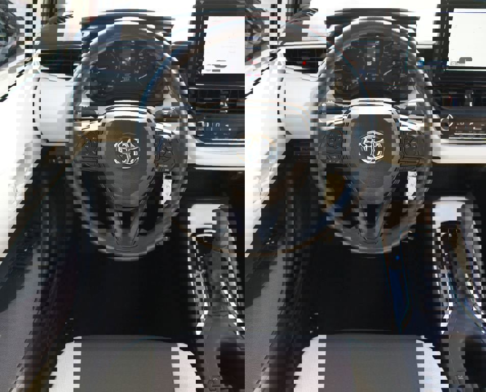 Used 2025 Toyota Corolla LE image 5