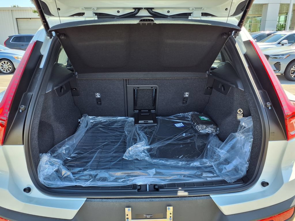 New 2026 Volvo XC40 B5 Plus w/ Protection Package Premier AWD/4WD image 10