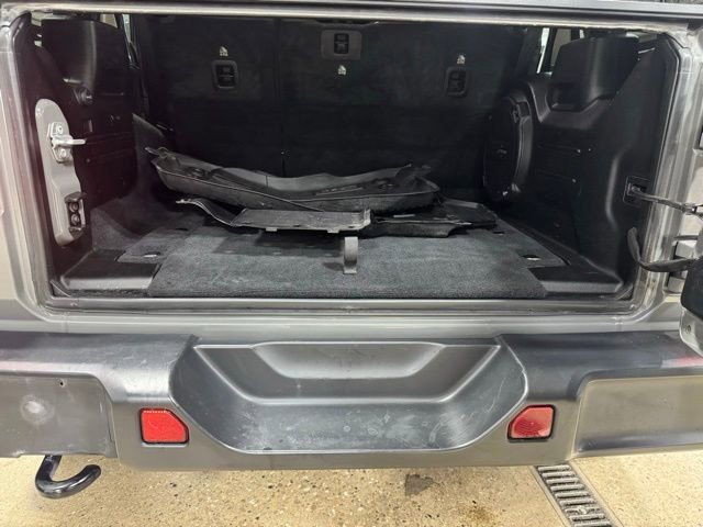 Used 2020 Jeep Wrangler Unlimited Sahara image 28