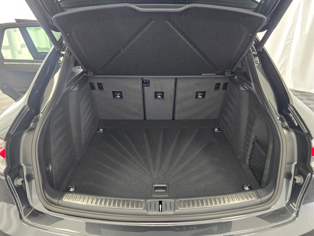 New 2025 Porsche Macan S image 13