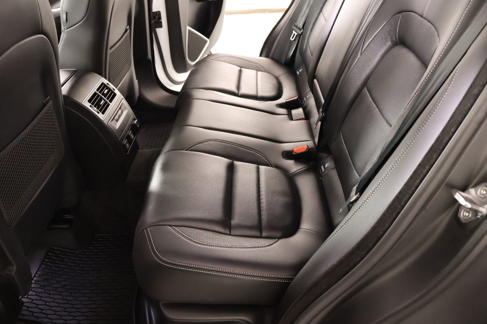 Used 2025 Jaguar F-PACE R-Dynamic S image 13