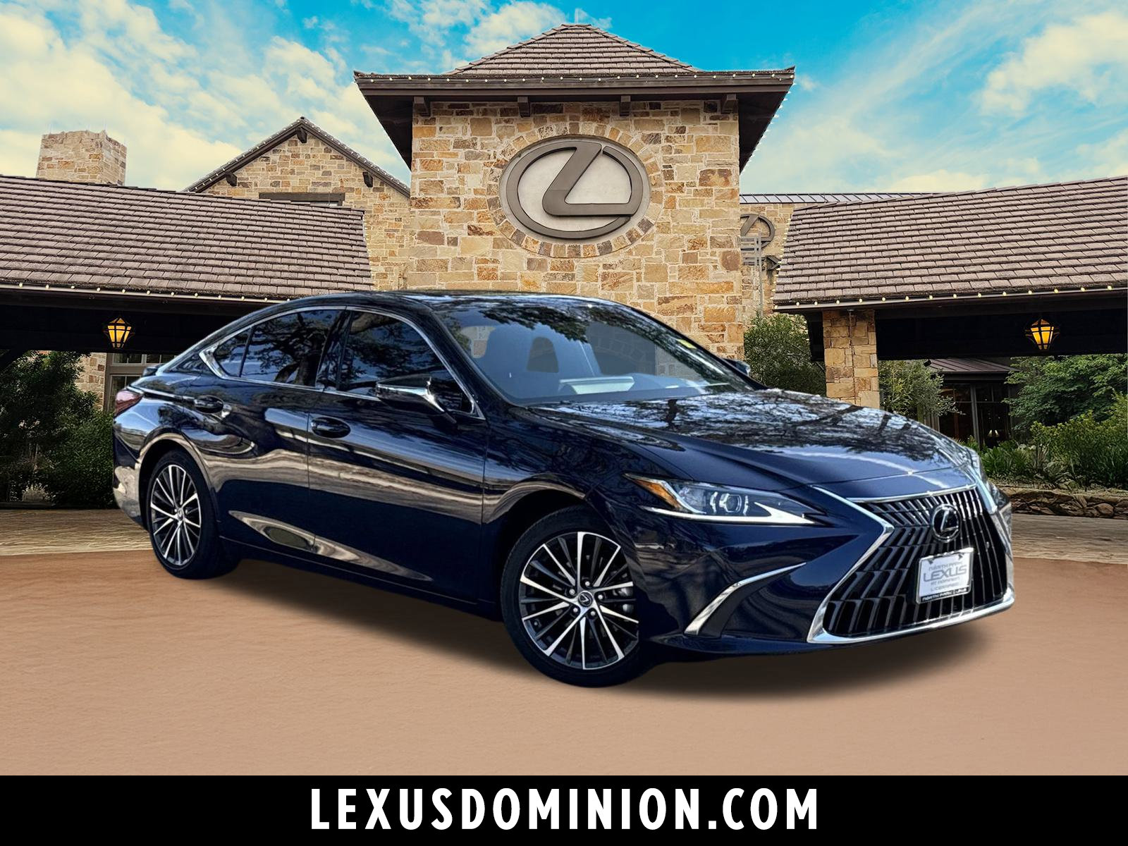 Used 2025 Lexus ES 300h image 1