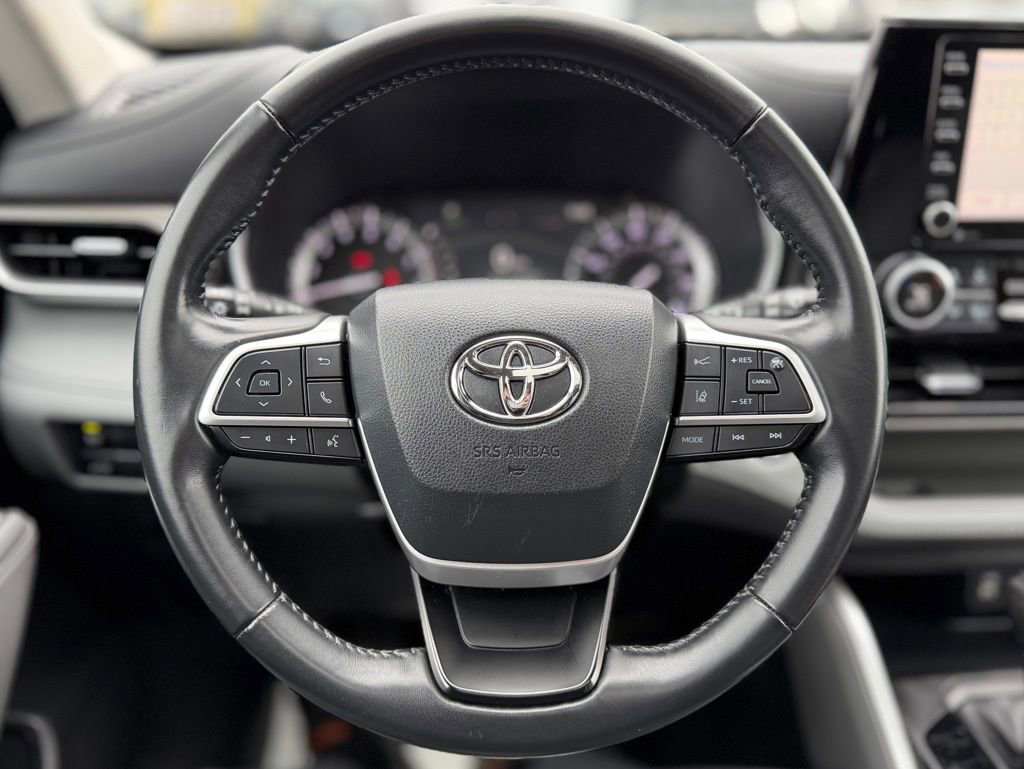 Used 2022 Toyota Highlander XLE AWD/4WD image 15