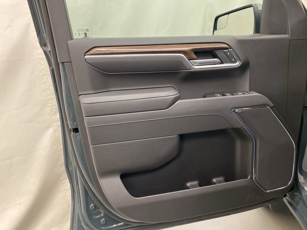 Used 2025 Chevrolet Silverado 1500 LT image 10