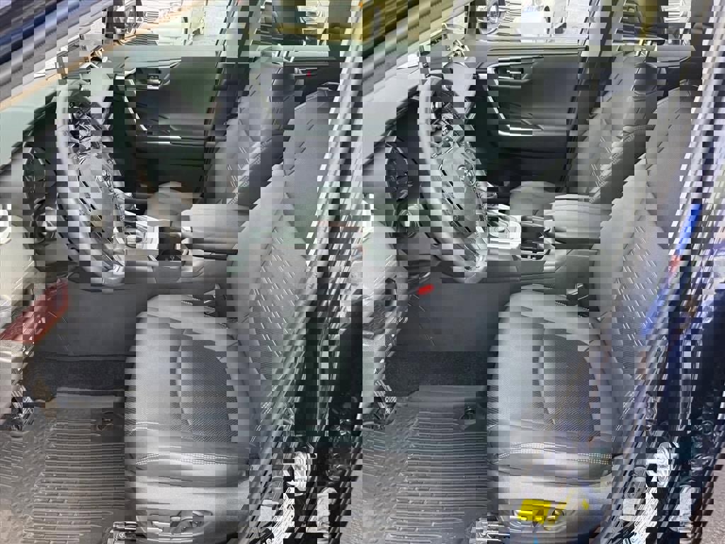 Used 2022 Toyota RAV4 Limited image 9
