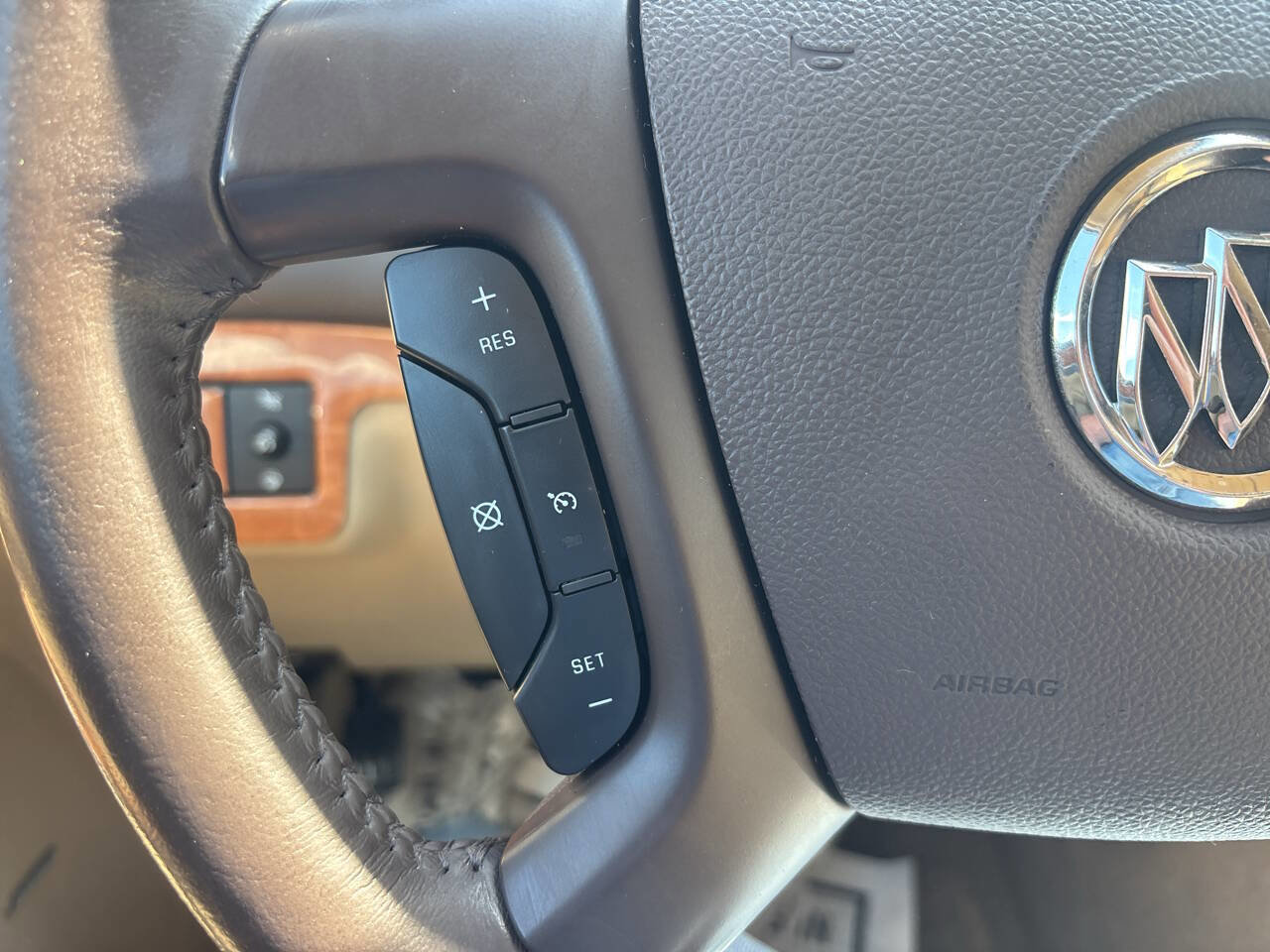 Used 2008 Buick Enclave CXL w/ Entertainment Package #3 AWD/4WD image 40