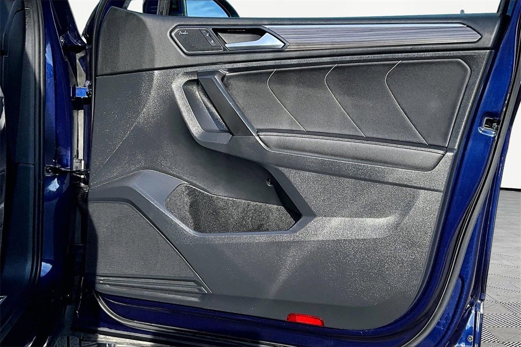 Used 2022 Volkswagen Tiguan SEL R-Line image 24