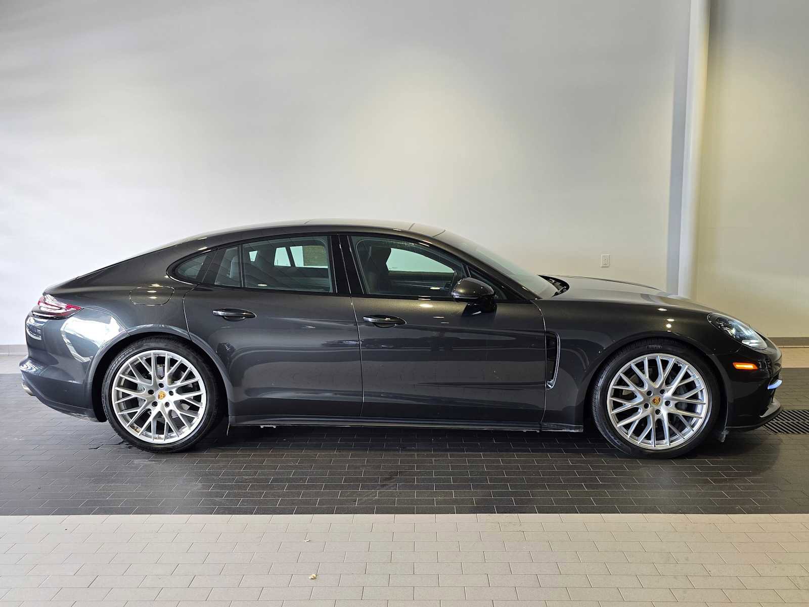Used 2018 Porsche Panamera 4S AWD/4WD image 8