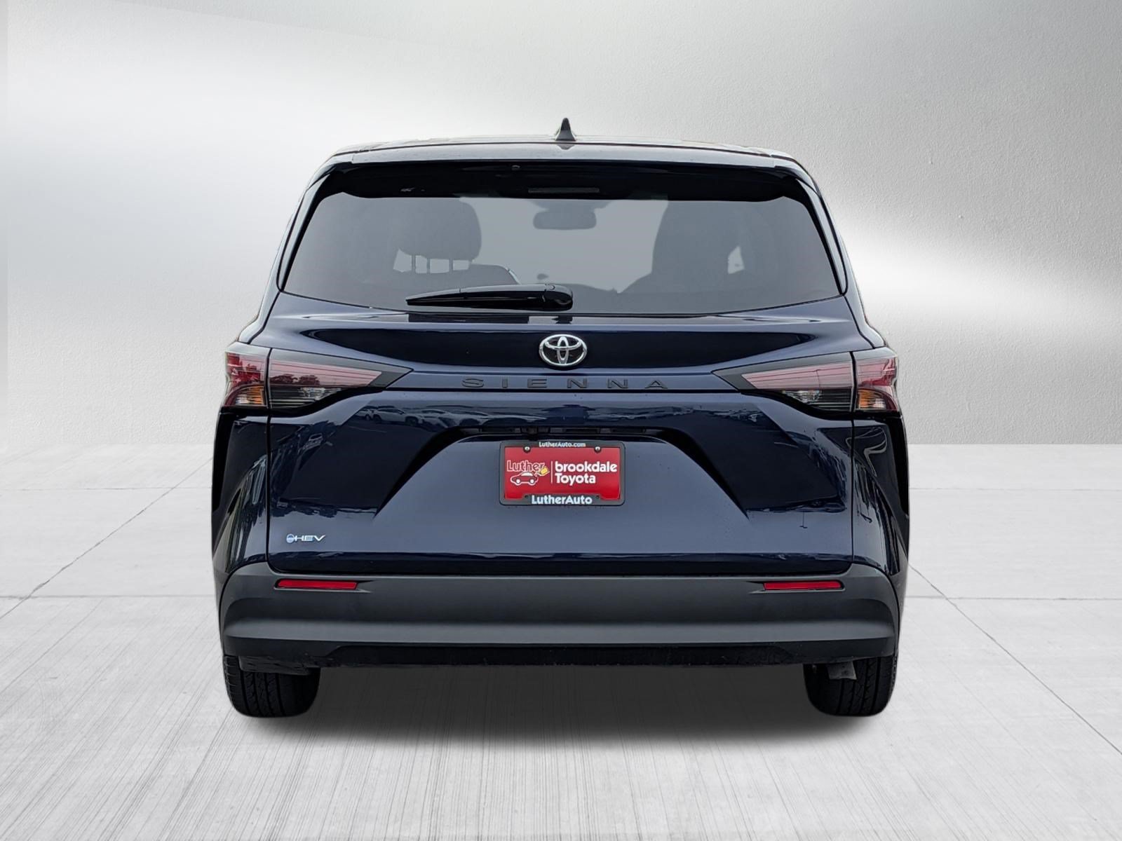 Certified 2026 Toyota Sienna LE FWD image 6