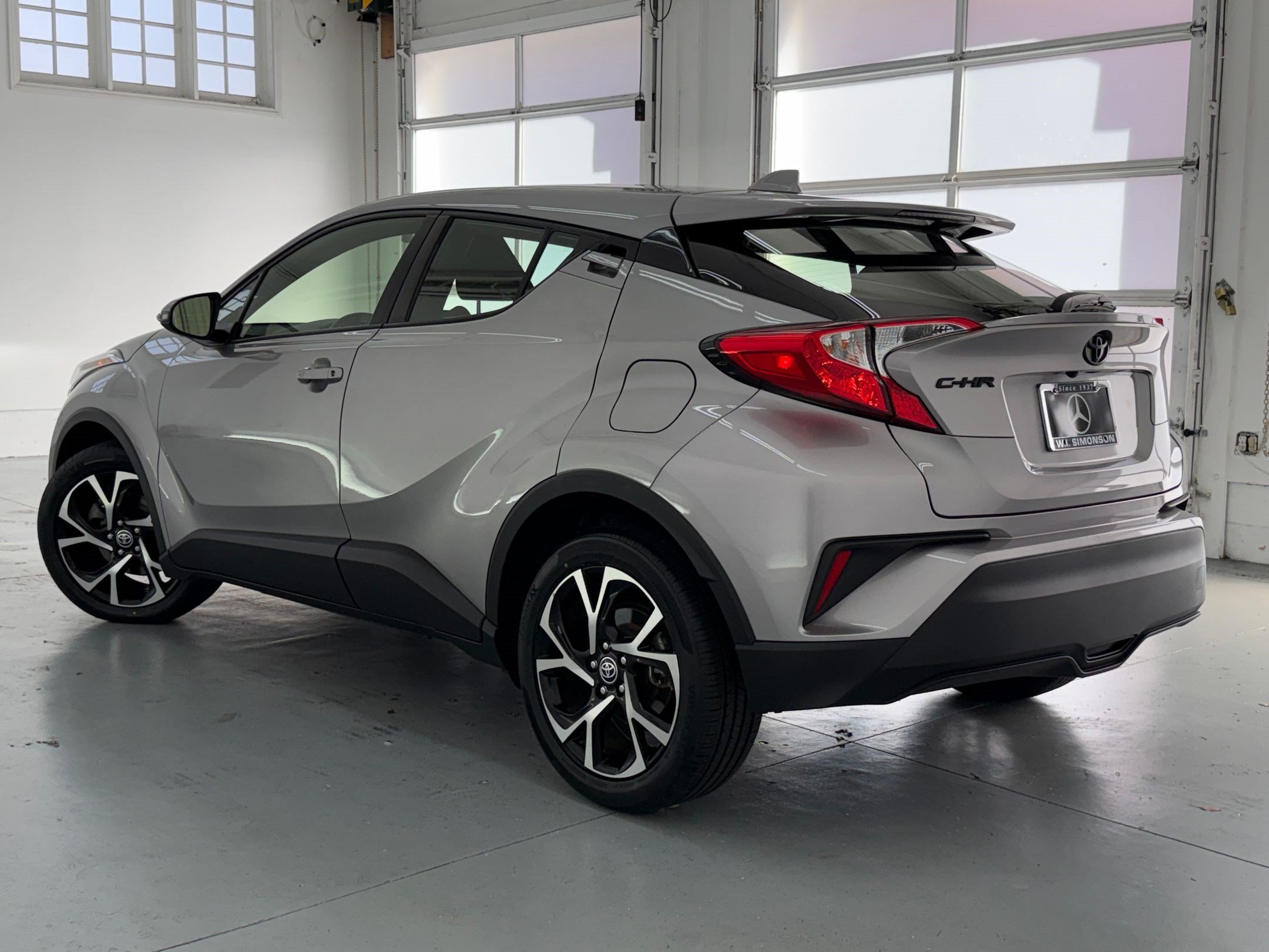Used 2020 Toyota C-HR XLE FWD image 3