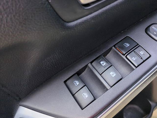 Used 2016 Toyota Camry SE w/ Moonroof Package FWD image 12