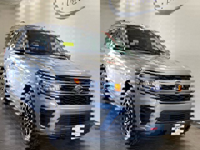 Used 2023 Ford Expedition Max XLT image 2