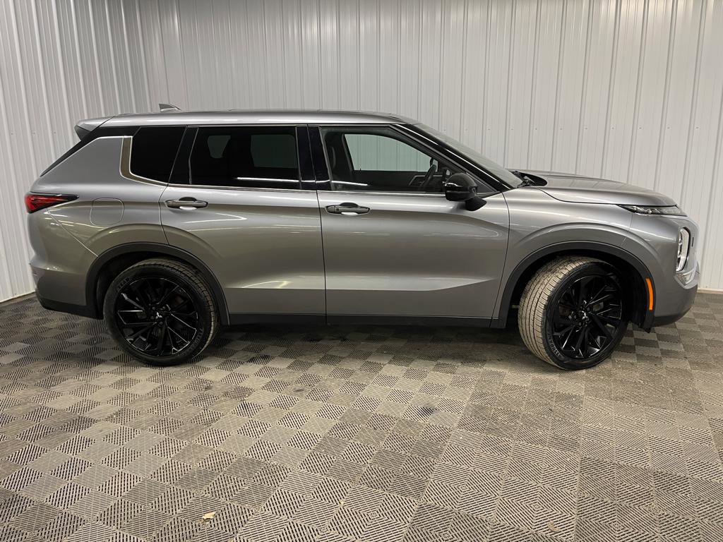 Used 2022 Mitsubishi Outlander SE AWD/4WD image 2