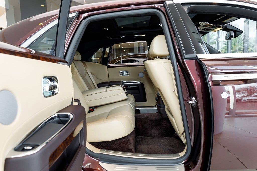Used 2016 Rolls-Royce Ghost image 36