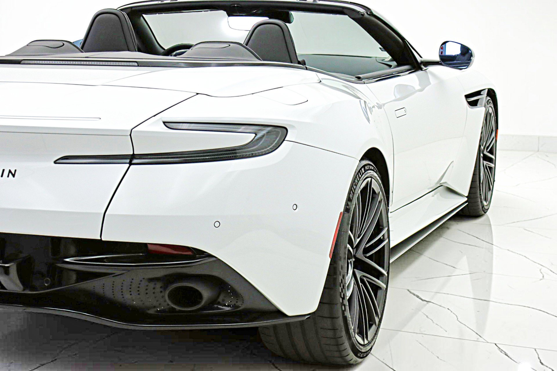 Used 2024 Aston Martin DB12 Convertible RWD image 12