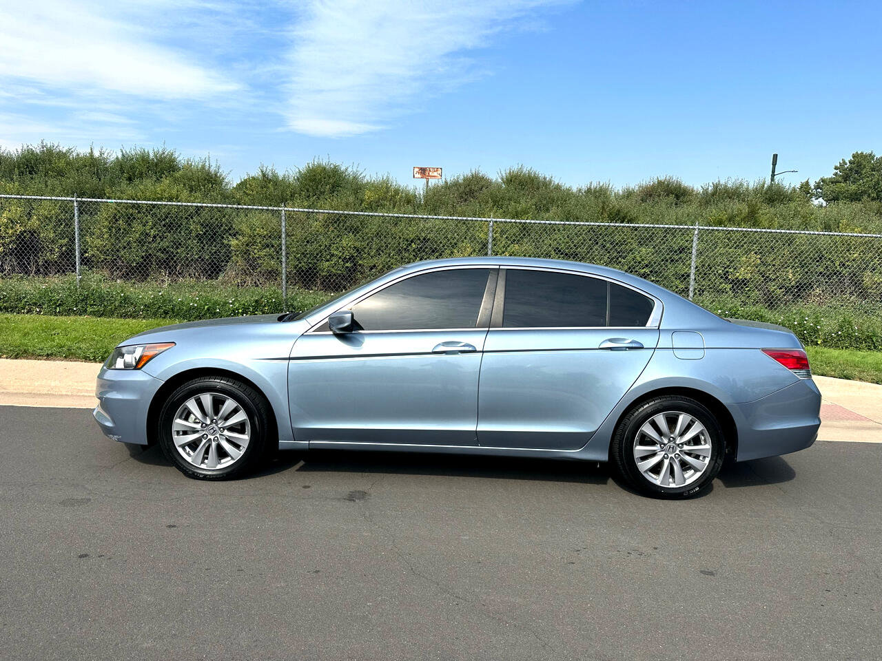 Used 2011 Honda Accord EX image 2