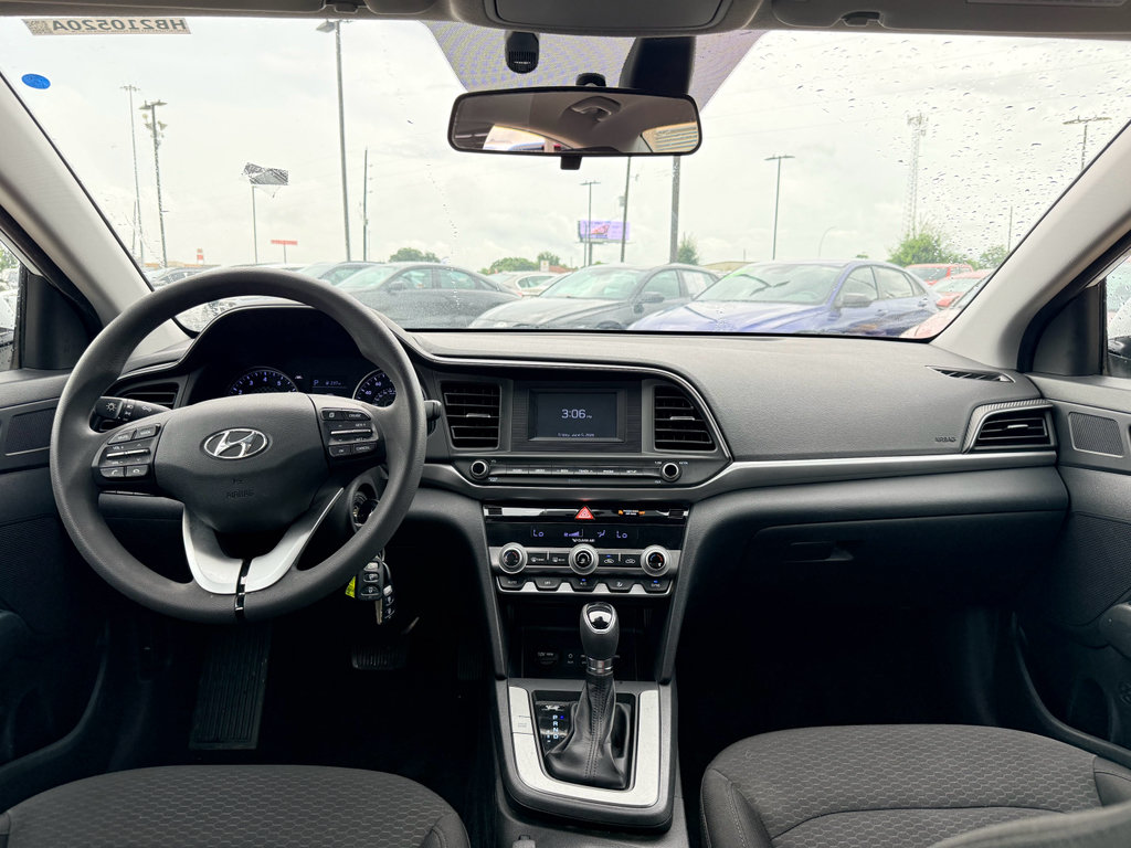 Used 2020 Hyundai Elantra SE w/ Cargo Package (C1) FWD image 10