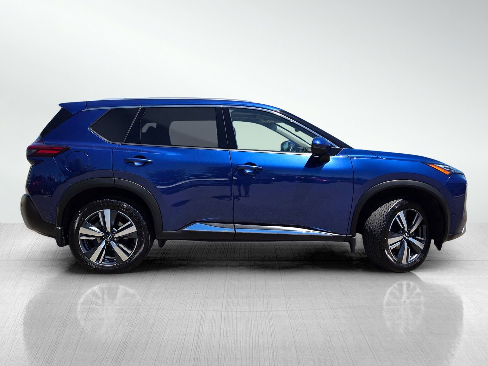 Used 2023 Nissan Rogue Platinum w/ Platinum Premium Package AWD/4WD image 3