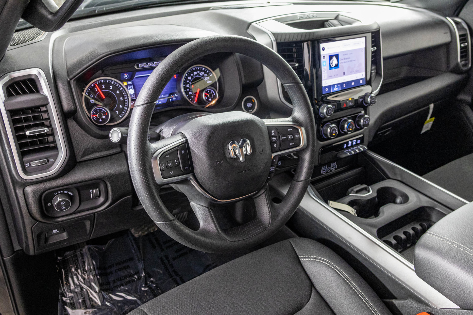 New 2026 RAM 1500 Express AWD/4WD image 3