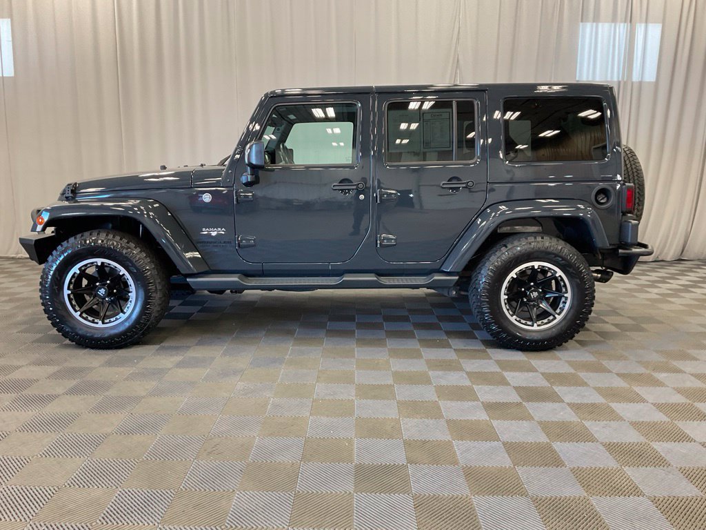 Used 2016 Jeep Wrangler Unlimited Sahara w/ Connectivity Group AWD/4WD image 12