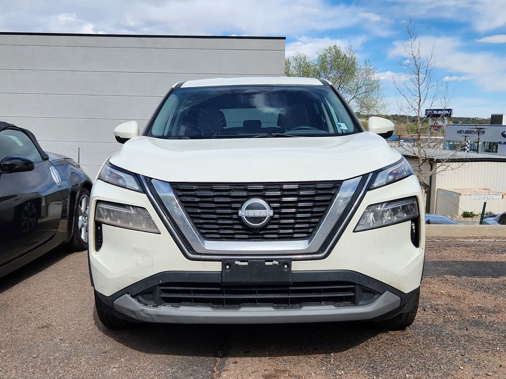 Used 2022 Nissan Rogue SV image 2