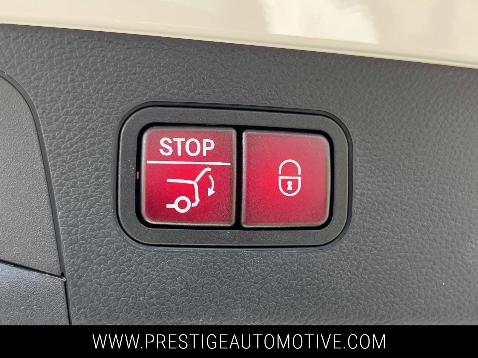 Used 2022 Mercedes-Benz GLC 300 GLC 300 w/ Premium Package Lite image 13