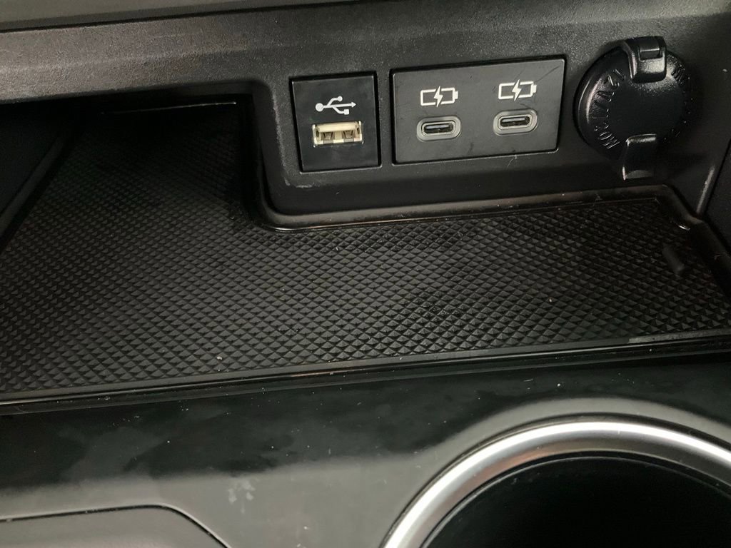 Used 2023 Toyota Highlander LE image 21