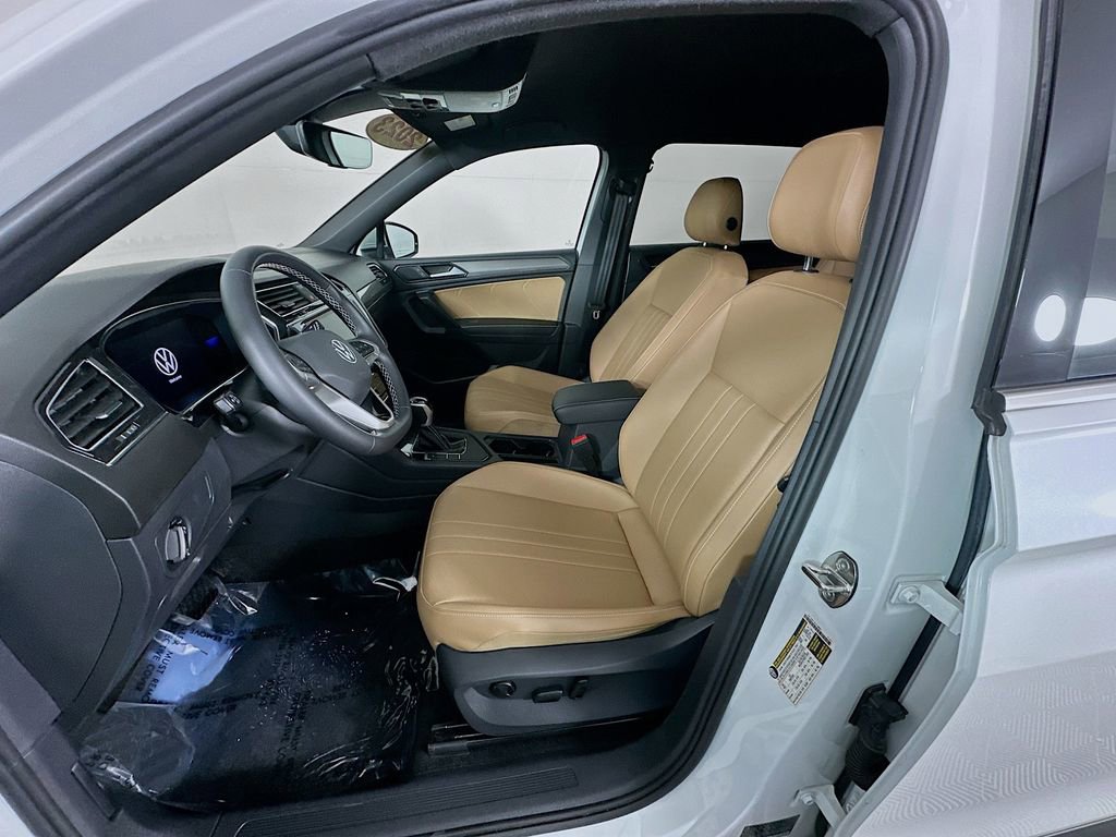 Used 2023 Volkswagen Tiguan SE FWD image 28
