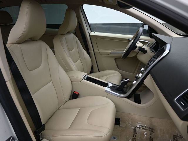 Used 2016 Volvo XC60 T6 w/ Proximity Package image 26