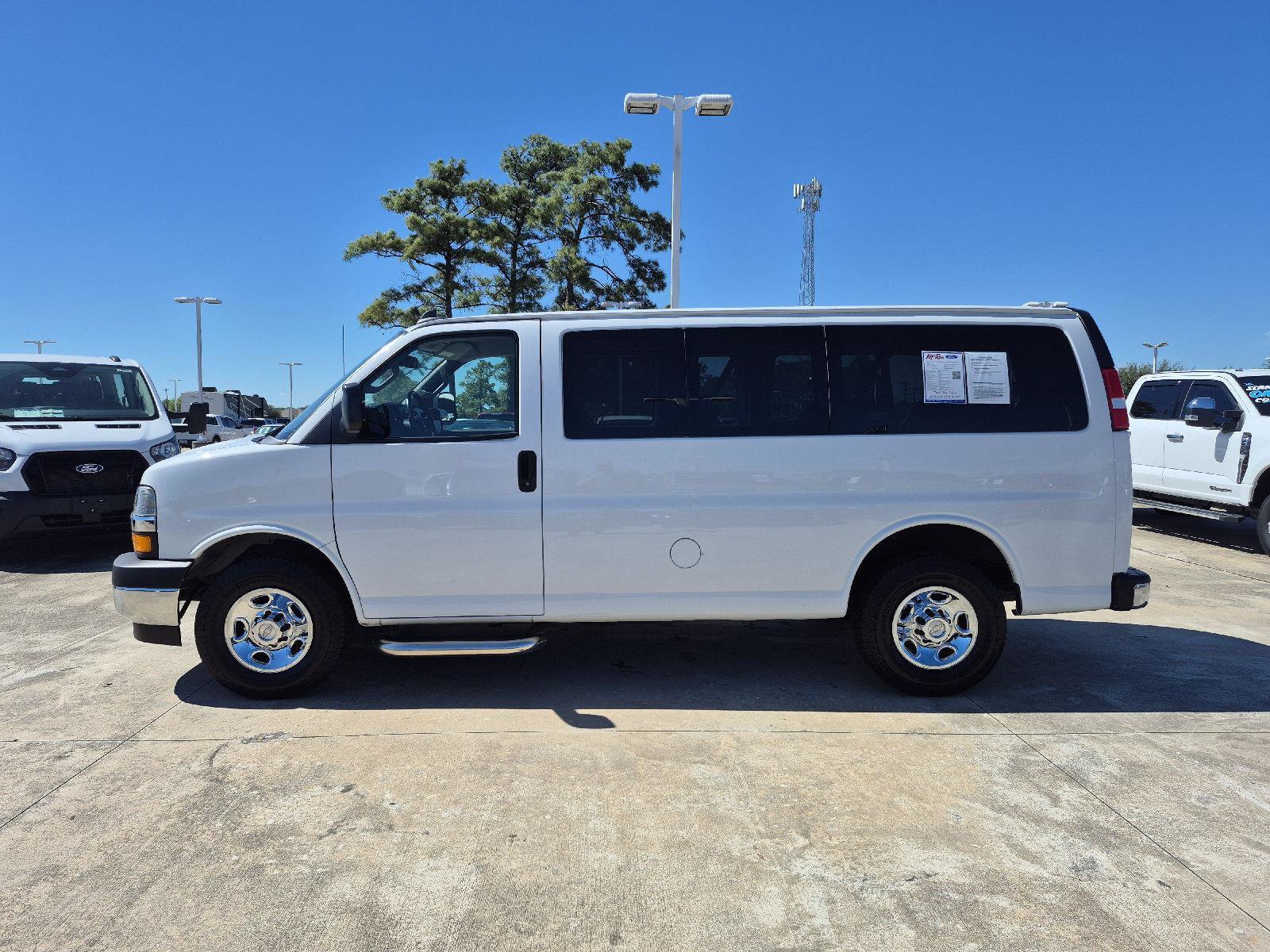 Used 2021 Chevrolet Express 2500 LT w/ LT Preferred Equipment Group RWD image 11