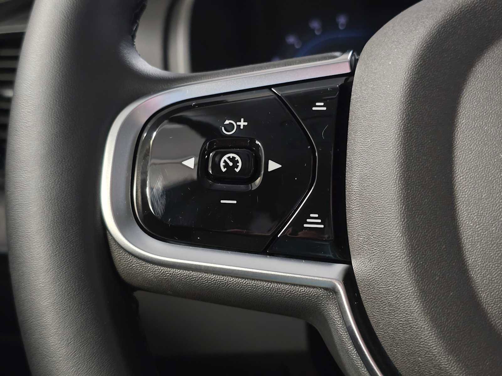 Used 2025 Volvo XC90 B6 Ultra w/ Protection Package Premier image 21