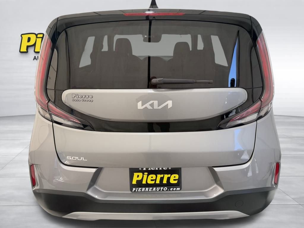 Used 2023 Kia Soul LX image 3