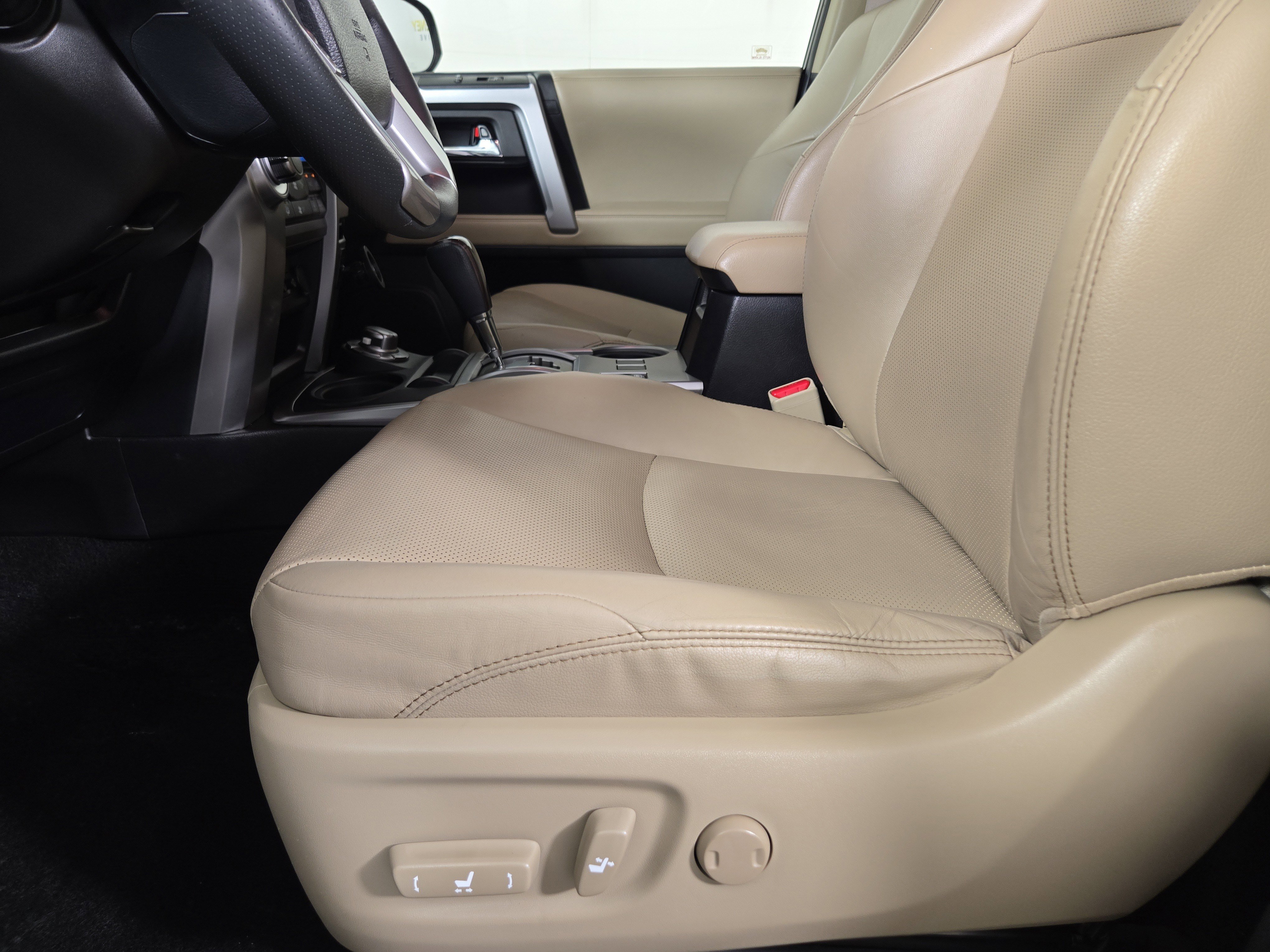 Used 2016 Toyota 4Runner Limited image 32